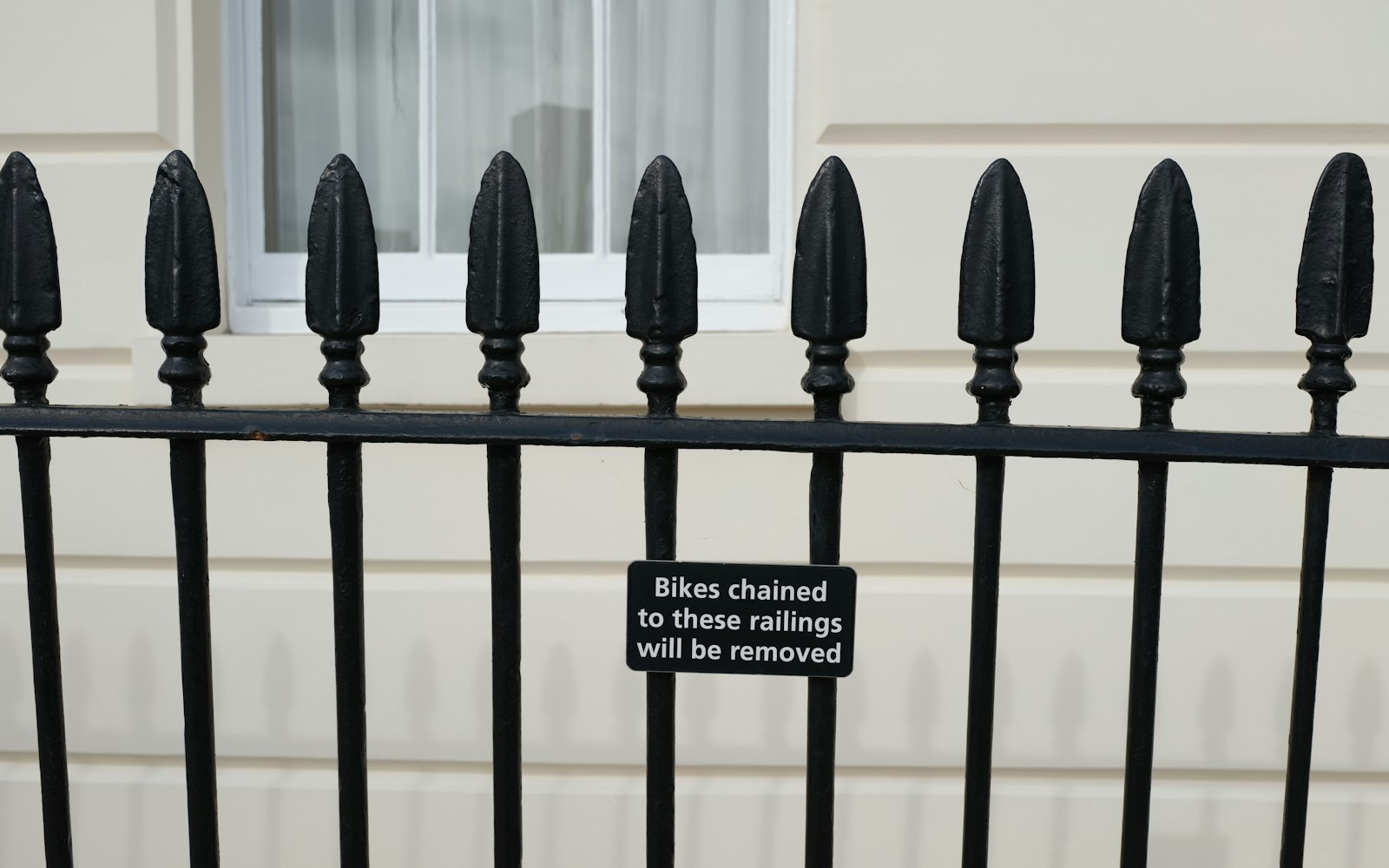 Aluminum ornamental fence